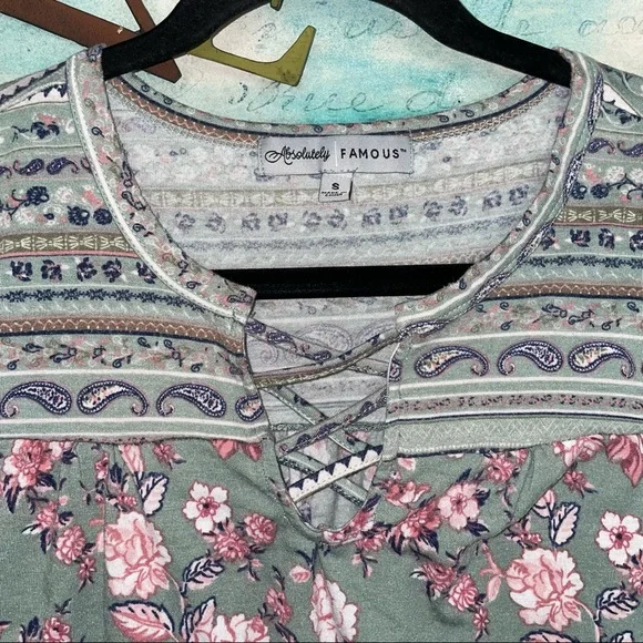 Absolutely Famous top women’s small Floral Print 3/4 Bell Sleeve ruffle blouse - Picture 8 of 11